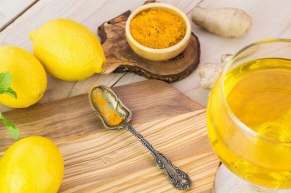 Bere con limone, zenzero e curcuma per aumentare l'efficacia